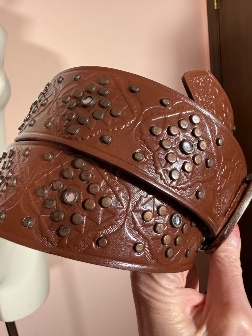 Lake Shore Drive Brown tooled leather Studded wide Vintage Western Belt large - Picture 16 of 17